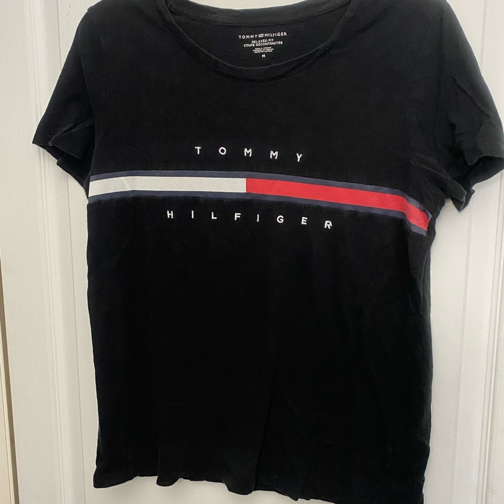 tommy hilfiger t-shirt 🖤🤍❤️